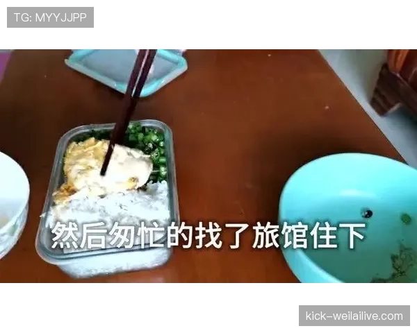 侯志慧训练完偷偷吃块小蛋糕,被教练抓到还嘴硬说“就一口” 侯志慧训练完偷偷吃块小蛋糕,被教练抓到还嘴硬说“就一口”
