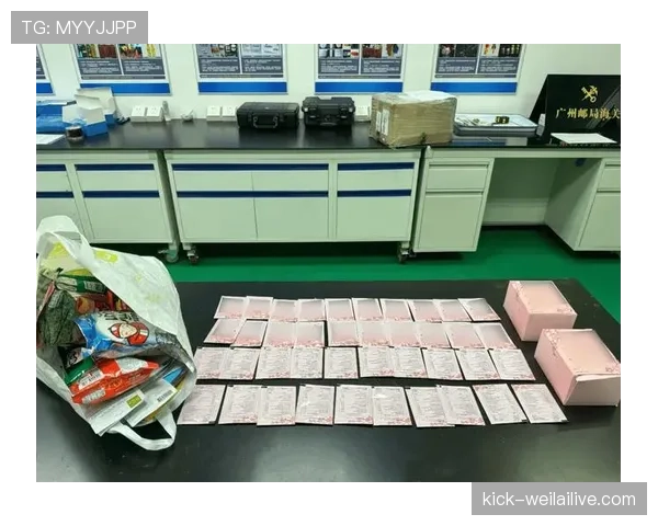 杜丽家的冰箱里塞满蛋白粉,连女儿零食都得偷偷藏 杜丽家的冰箱里塞满蛋白粉,连女儿零食都得偷偷藏